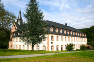 Klosterhof St. Thomas, Exerzitienhaus des Bistums Trier Dacheindeckung mit Moselschiefer