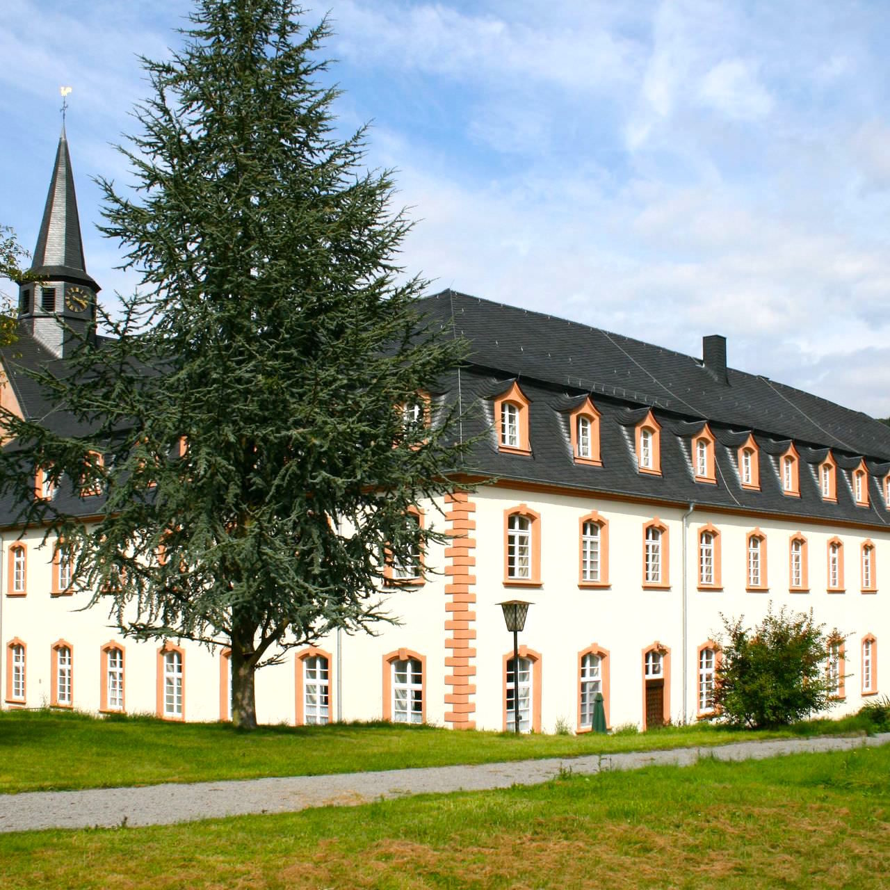 Klosterhof St. Thomas, Exerzitienhaus des Bistums Trier Dacheindeckung mit Moselschiefer